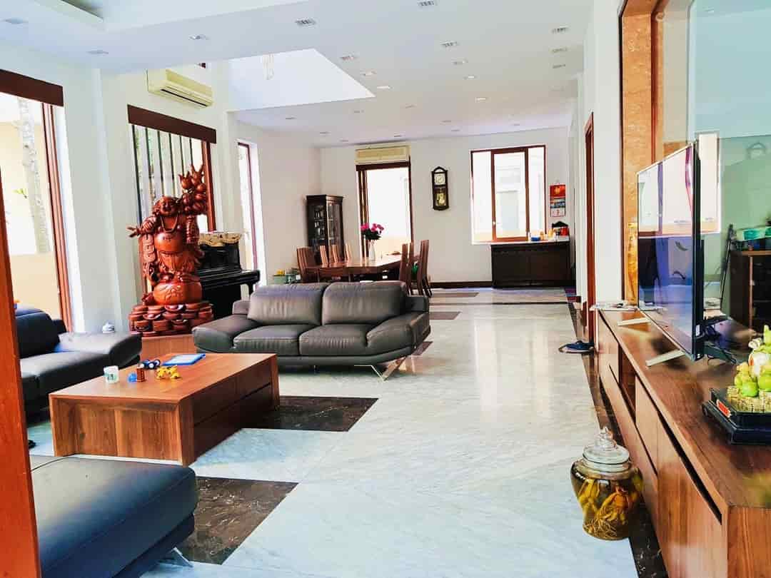 Bán căn biệt thự Palm Qarden Việt Hưng 210m2, 3 tầng, 4 phòng khép kín, mặt tiền bề thế, nội thất sang