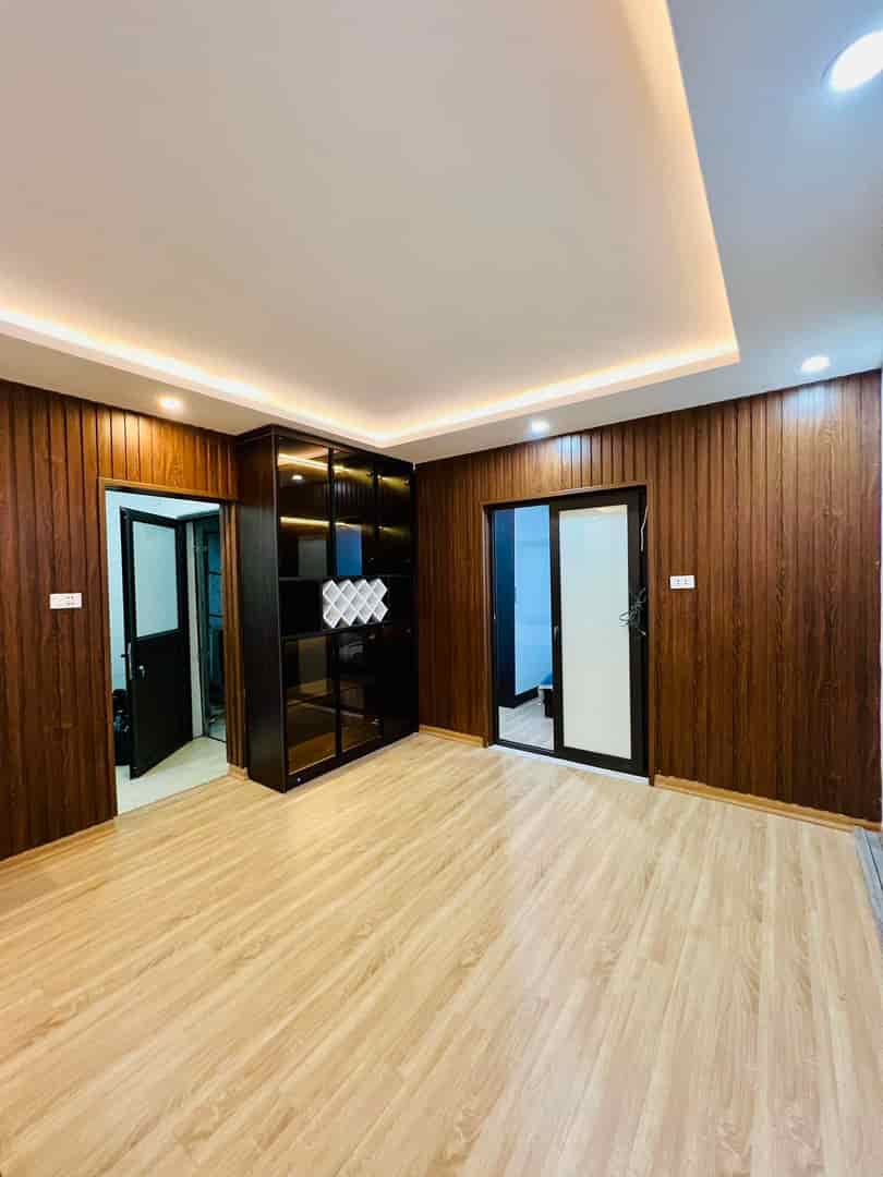 Bán căn hộ tập thể Vĩnh Hồ 40/90m2, 3 phòng ngủ 2wc, nội thất sang trọng, chủ mới về sẵn ở, giá 2.95 tỷ