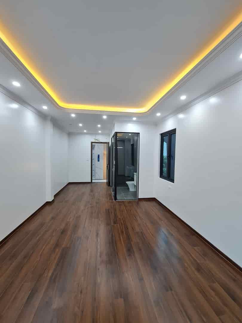 Bán nhà phố Hồ Tùng Mậu 42m2, 6 tầng thang máy, tổng 4 phòng ngủ đầy đủ công năng, gần phố ngõ nông