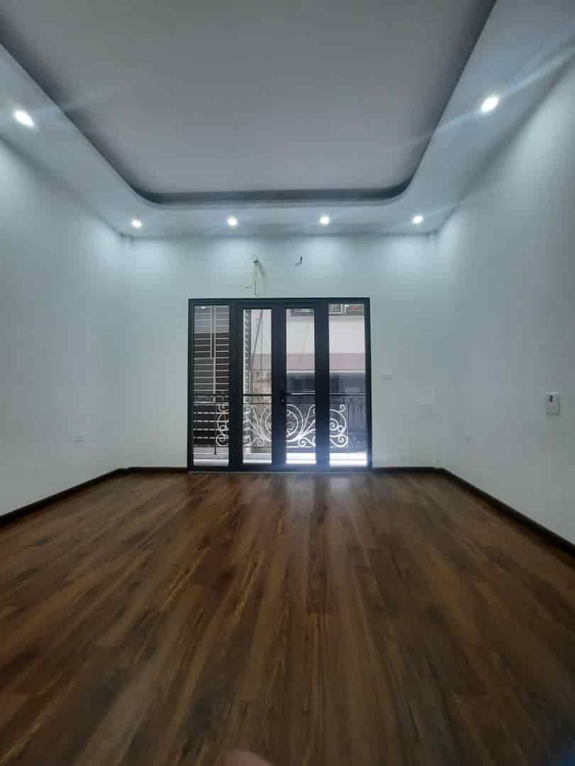 Bán nhà ngõ 508 đường láng 38,4m2 x 5 tầng , 6 phòng ngủ đầy đủ công năng , ngõ thông , nhà mới ở ngay , giá