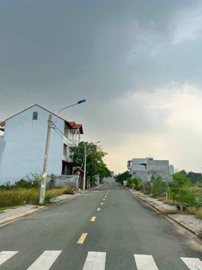 Chính chủ cần bán lô đất đường Phạm Hữu Lầu, Nhà Bè, 75m2, 1tỷ8, gần bệnh viện