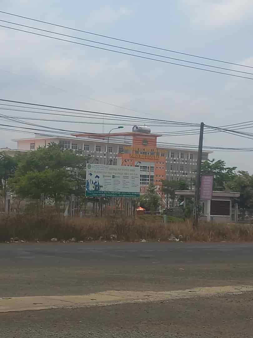 Bán nhà biệt thự 2 mặt tiền đường Trần Nhật Duật, Pleiku, Gia Lai