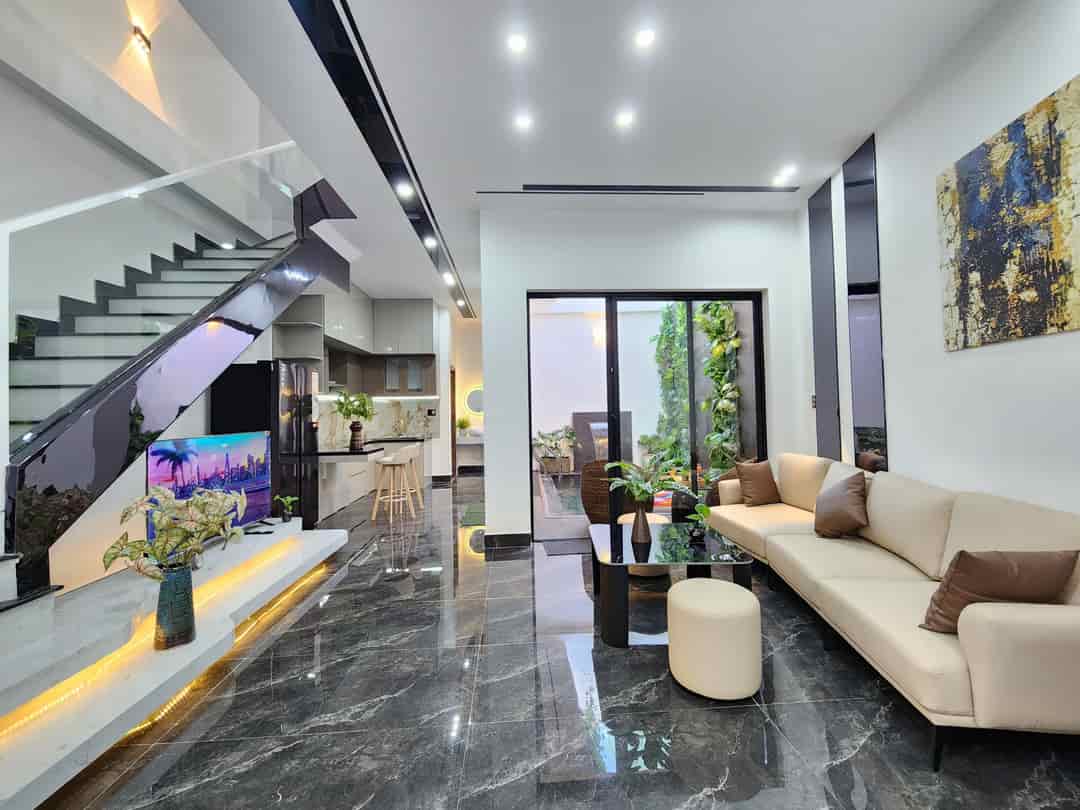 Bán nhà 3 tầng 3 mê thiết kế như villa nằm giữa lòng Đà Nẵng