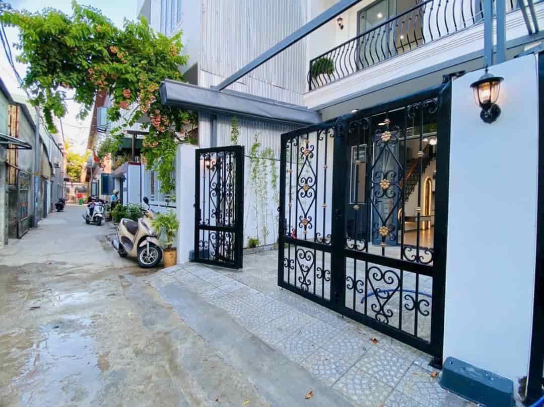 Nhà Tân Cổ Điển Hoà Minh gần bến xe TT khu phố sầm uất Nguyễn Huy Tưởng