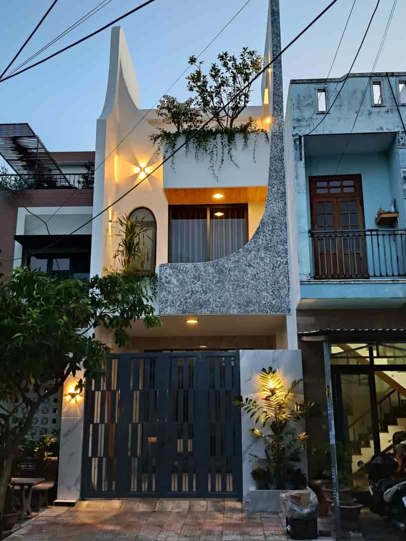 Bán Siêu phẩm 3 tầng MT đường Nguyễn Huy Tự, Hoà Minh