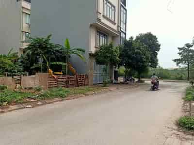 Lô đất 40m2, phân lô đường Trịnh Văn Bô đối điện trường CĐ FPT