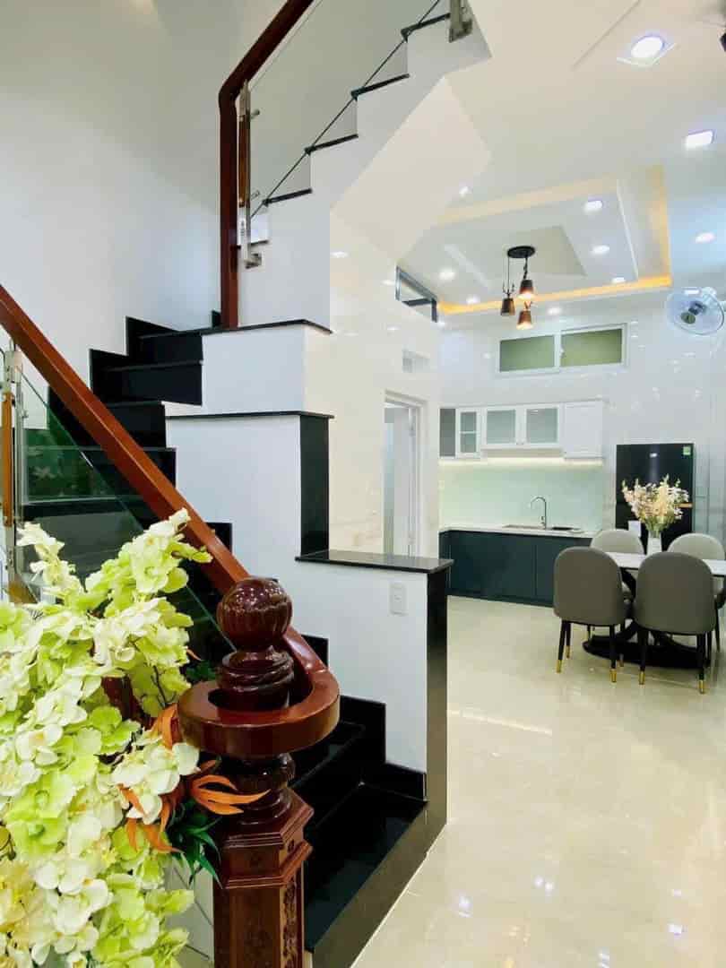 Bán nhà riêng Thủ Đức Hồ Chí Minh, dt 100m2, giá  chỉ  nhĩnh 10 tỷ