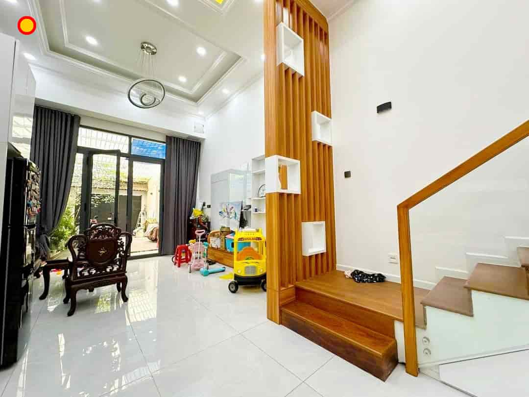 Bán nhà mặt tiền kinh doanh phường Hiệp Phú, Thủ Đức, 3 tầng, ô tô ngủ trong nhà, giá 12.x tỷ.