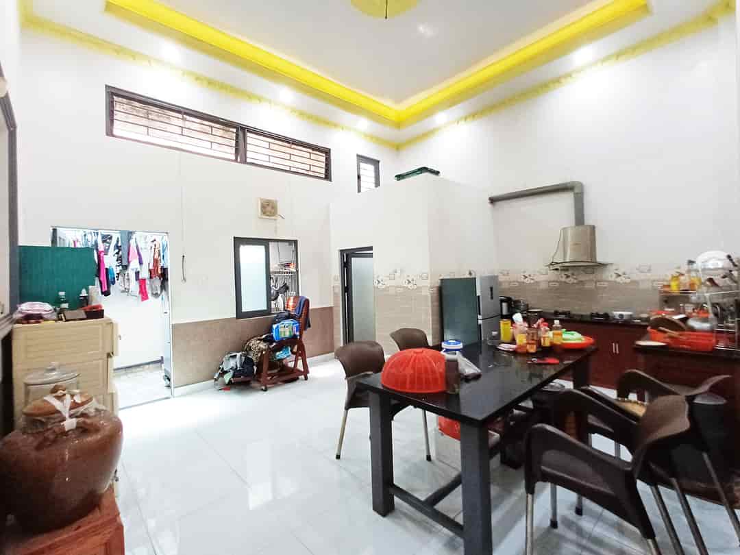 Bán nhà giáp Bình Chiểu, Thủ Đức, 2 tầng, DT: 150m2, ngang 6m, xe hơi ngủ trong nhà, giá 3.4 tỷ.