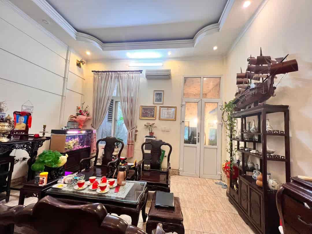 Mặt phố Giang Văn Minh lô góc 2 mặt tiền, 30m2, 5 tầng, 14 tỷ, dòng tiền 30tr/th