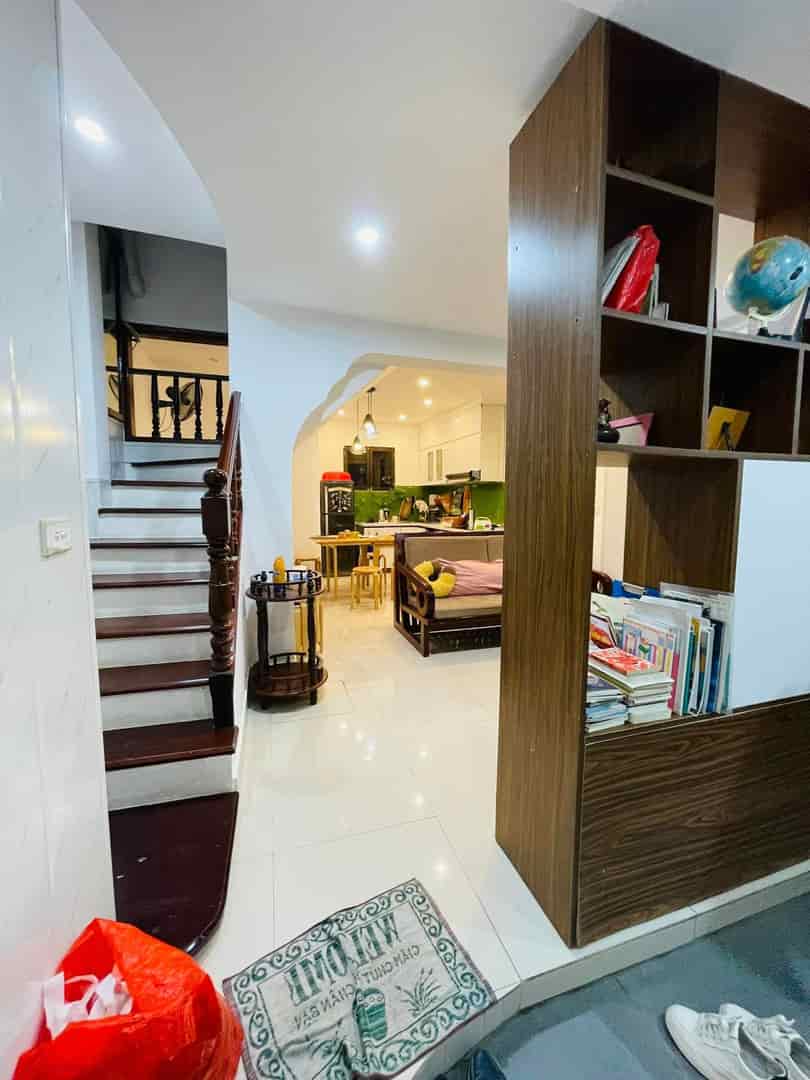 Bán nhà Trần Hưng Đạo 40m2, 3 tầng, mt 4m, 11.25 tỷ, ngõ rộng 4m 20m ra phố