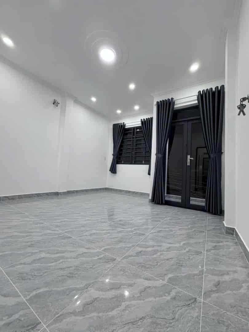 Bán nhà ngã 4 Bình Chuẩn, trệt 2 lầu, 90m2 giá 1.35 tỷ, ngân hàng hỗ trợ 70%