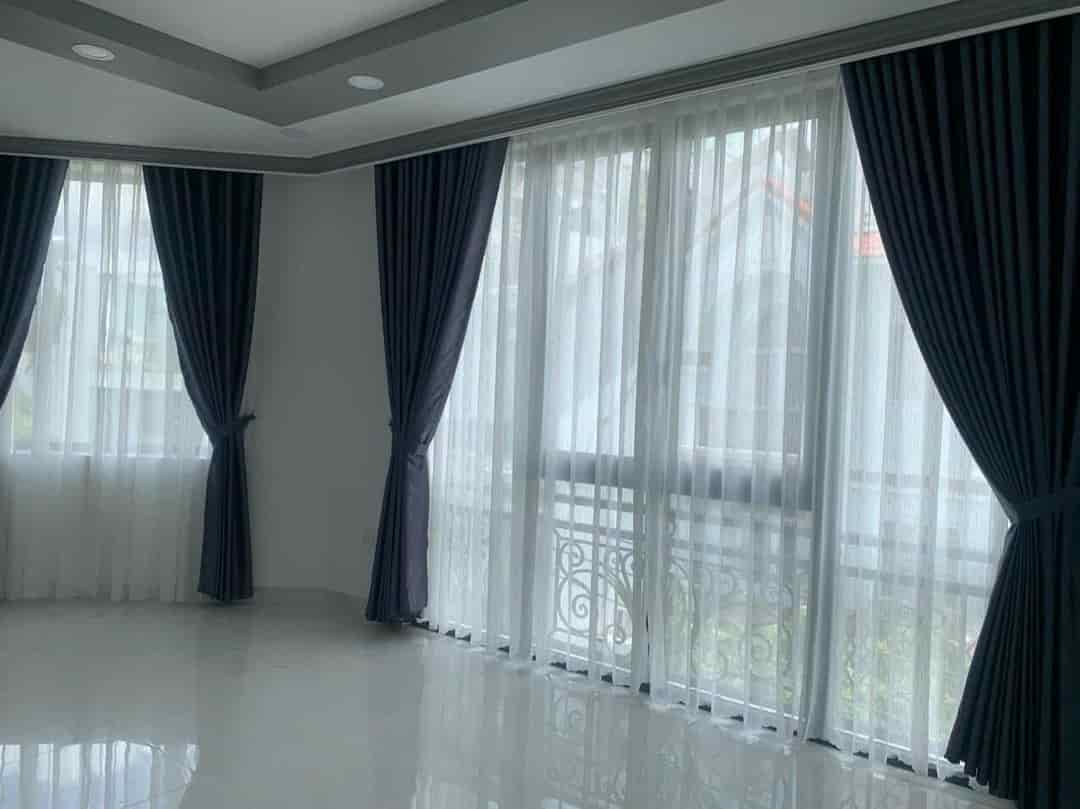 Tiền bán nhà 2 mặt tiền đường Trần Hữu Trang, 7*13m, giá 19 tỷ