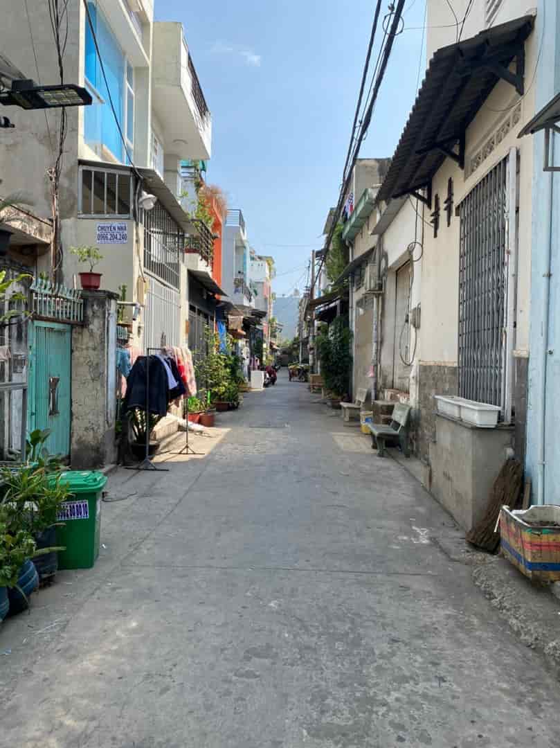 Chuyển về quê ở cần bán lại căn nhà 1 trệt 1 lầu tại Nguyễn Văn Săng, Tân Phú, giá 1 tỷ 590