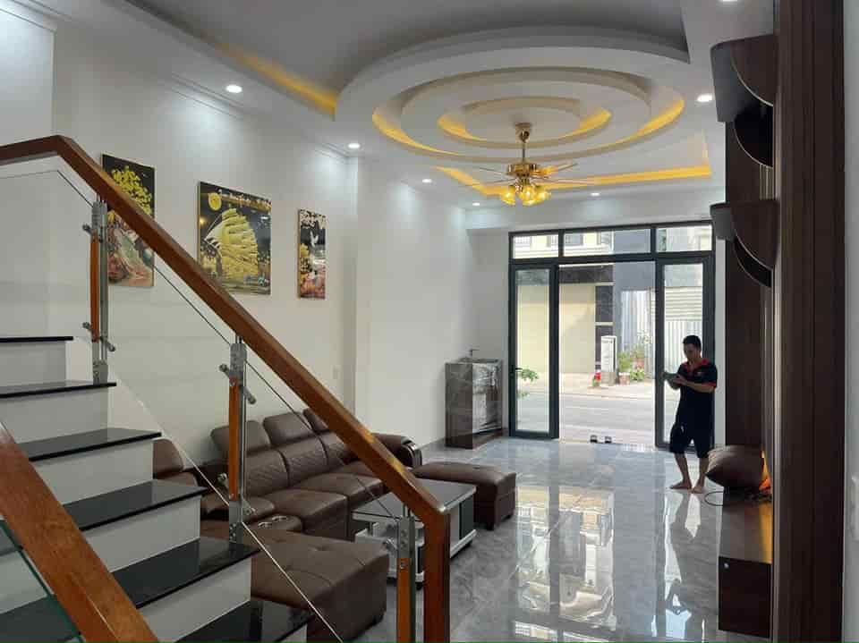 Chủ nhiệt bán nhà HXH Nguyễn Đình Chiểu, quận 3, 3 tầng, 48m2, hẻm 6m thông