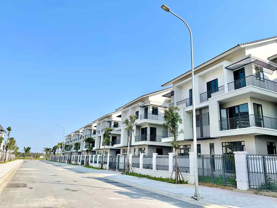 Cần bán căn biệt thự 180m2, 3 tầng, vị trí đẹp, sát Ninh Hiệp giá Bắc Ninh