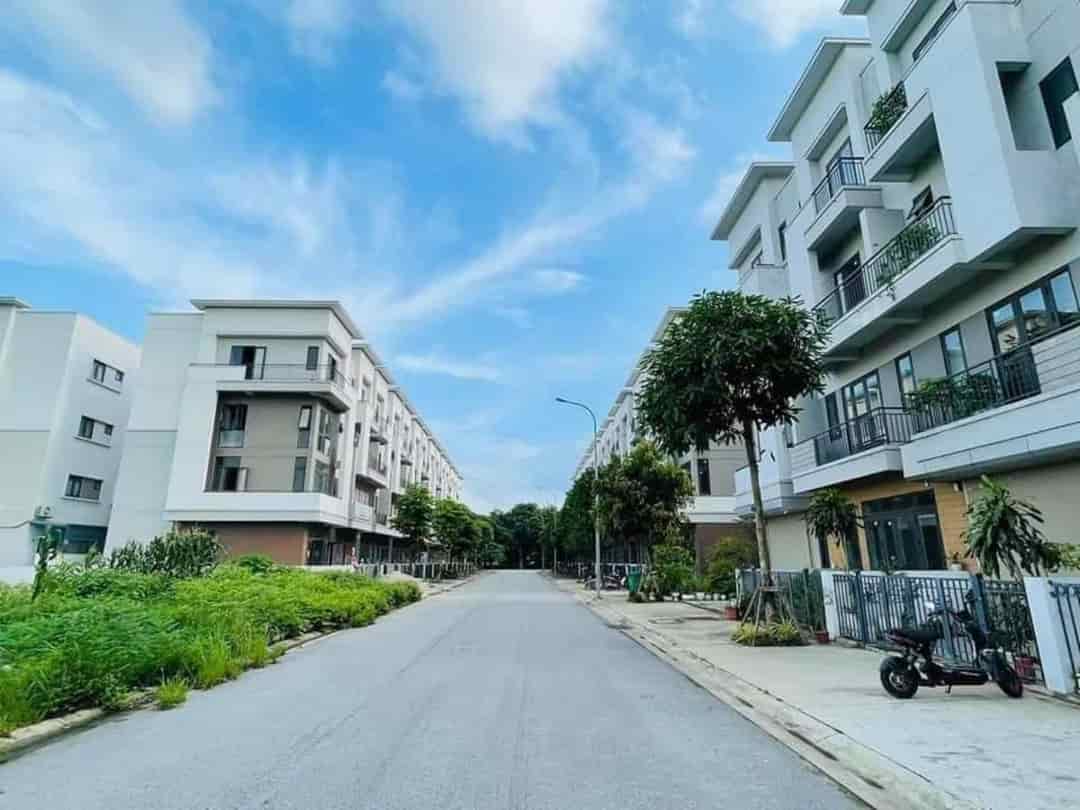 Bán nhanh shophouse 4 tầng, vừa ở vừa kinh doanh, sát chung cư, vị trí đẹp