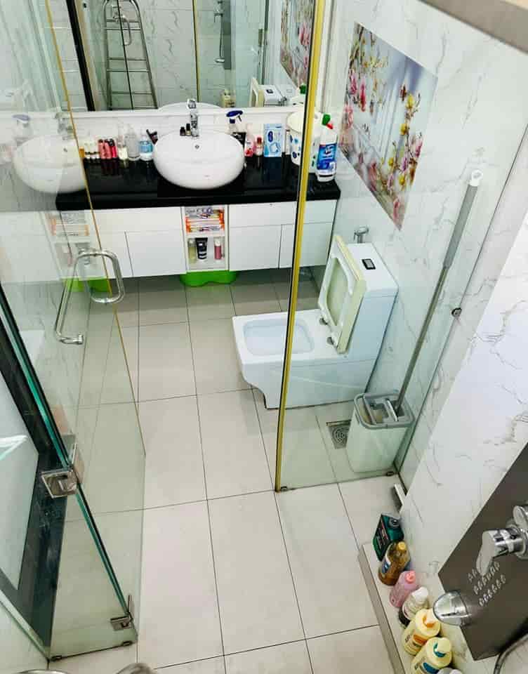 Bán nhà sổ riêng chính chủ gần KCN Vsip3 giá ngộp, Dt 6 x 22m có sân đậu ô tô, 3 phòng ngủ, 2 toilet