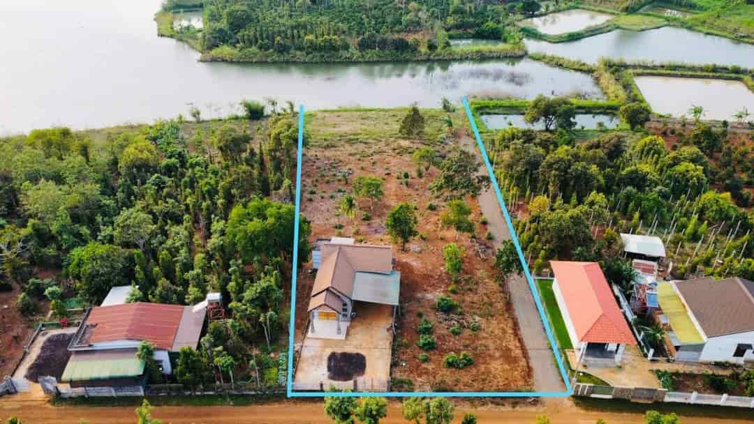 Cần bán lô đất Chơn Thành, Bình Phước, sổ hồng 323m2, giá 390 triệu, cho thuê vườn và đất 40tr/1 năm
