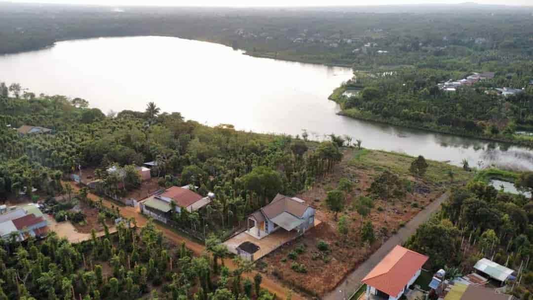 Cần bán lô đất Chơn Thành, Bình Phước, sổ hồng 323m2, giá 390 triệu, cho thuê vườn và đất 40tr/1 năm
