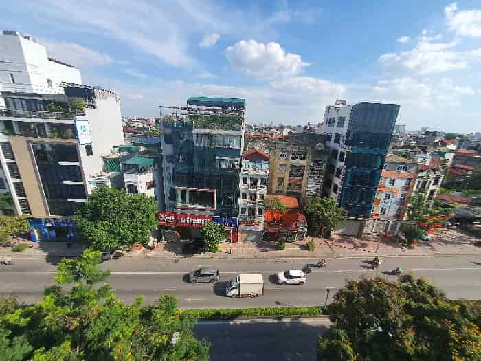 Bán tòa nhà mp Nguyễn Văn Cừ, vỉa hè rộng, 106m2, 8 tầng thang máy, hầm để xe, doanh thu khủng