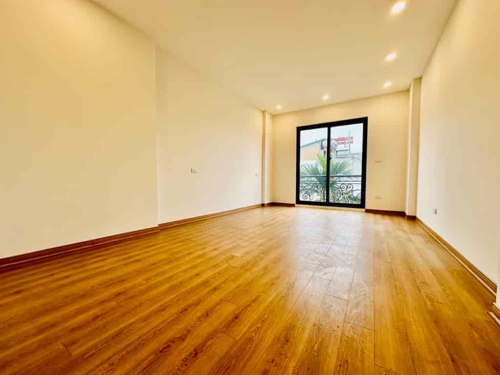 Nhà Long Biên, phân lô, 50m2, 6 tầng, ô tô đỗ cửa, thang máy, chỉ 7 tỷ tí.