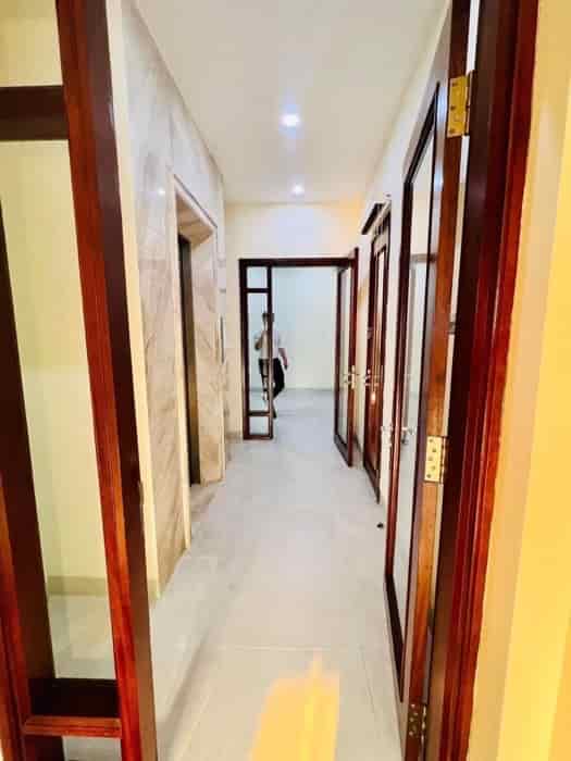 View hồ tây cực chất, mp Yên Hoa, 50m2, 6 tầng thang máy, mt 4m, chào 20 tỷ xíu, lô góc, kd đa dạng.