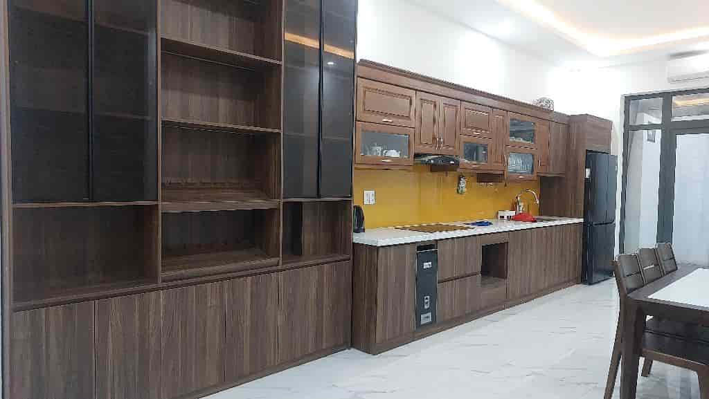 Nguyễn Văn Cừ, dân xây, dt 60m2, 4 tầng, ở và kinh doanh, ô tô tránh, khu vực ít nhà bán