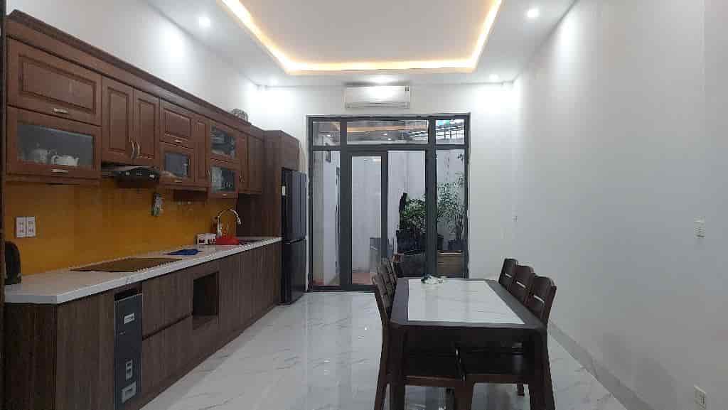 Nguyễn Văn Cừ, dân xây, dt 60m2, 4 tầng, ở và kinh doanh, ô tô tránh, khu vực ít nhà bán