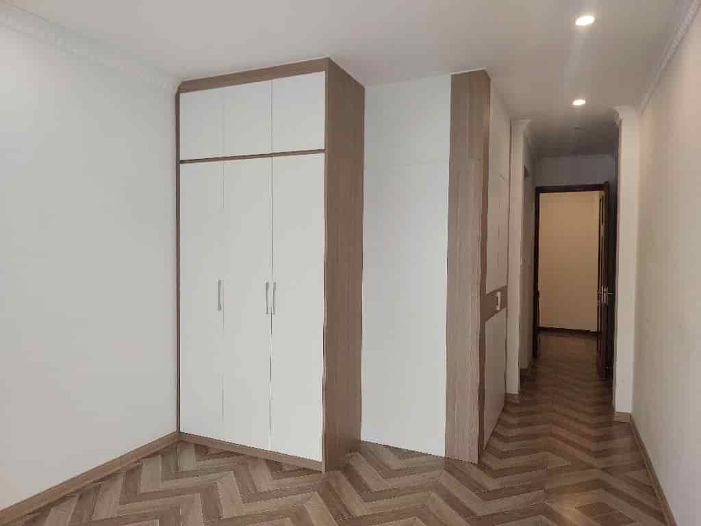 Nhà Long Biên, 35m² x 5 tầng, hơn 4 tỷ, gara ô tô, nhà đẹp,  sẵn ở