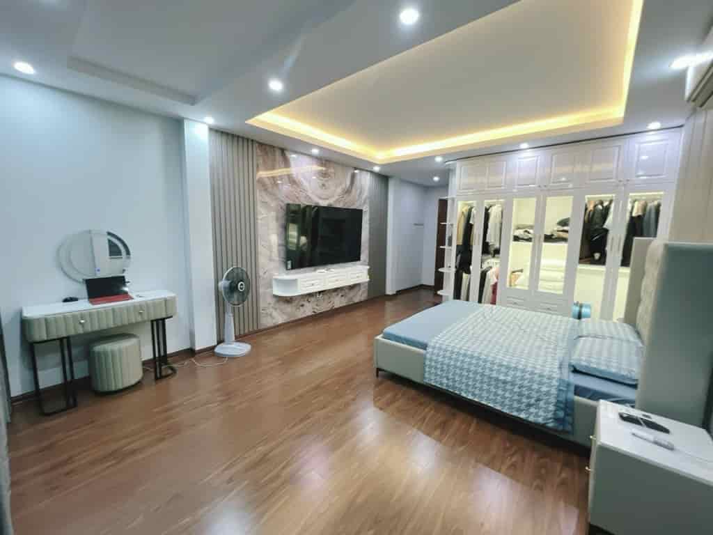 Nhà đẹp Nguyễn Văn Cừ, 56m²*7 tầng thang máy, gara ô tô, kinh doanh, đủ nội thất, ở ngay