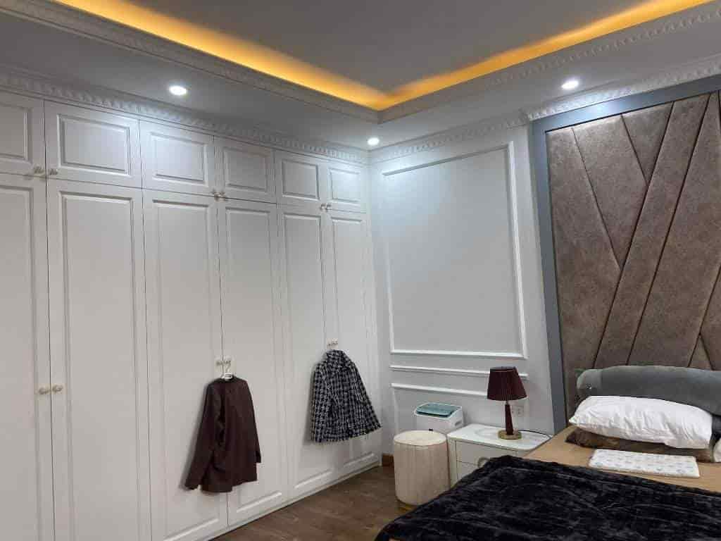 Nhà Long Biên, sẵn ở ngay, 35m2, 5 tầng, mt 5m, giá 4.2 tỷ có bớt, ngõ nông, 3 ngủ, full nội thất