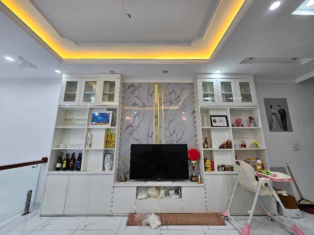 Hồng Tiến, nhà đẹp, sát mặt phố, 45m2, 6 tầng, gara ô tô, ở ngay