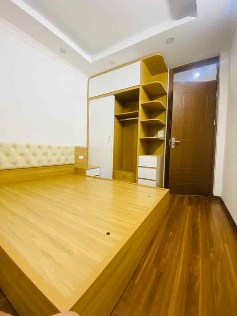 Nhà Long Biên, mới tinh, 46m2, 4 tầng, chỉ hơn 6 tỷ, đủ nội thất, 4 ngủ, ô chờ thang máy, sẵn ở