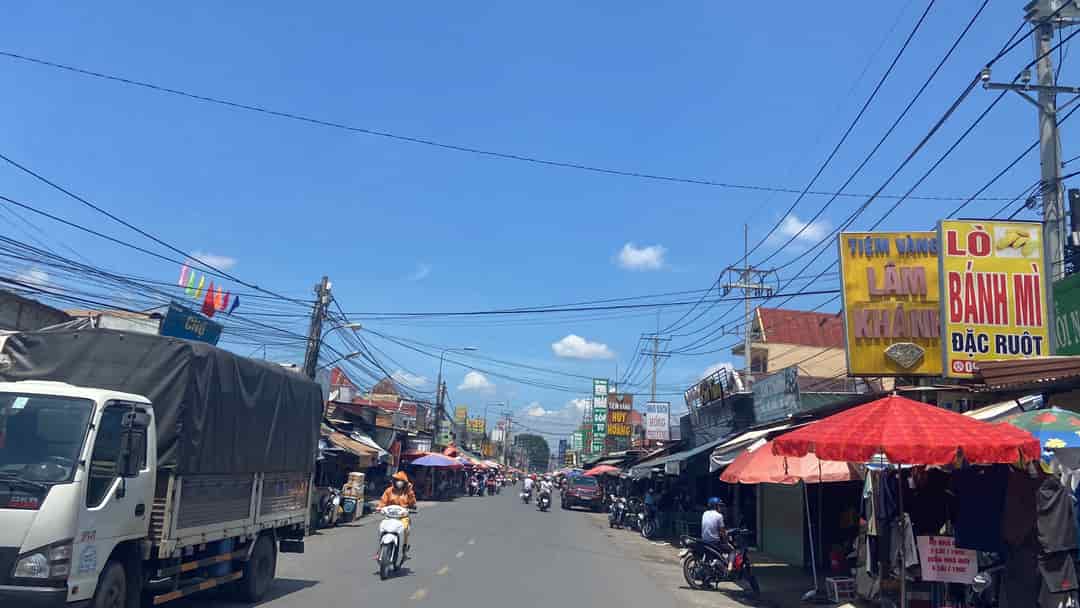 Thanh lý nhanh lô góc hai mặt tiền đường thương mại, kinh doanh sầm uất, gần sân bay