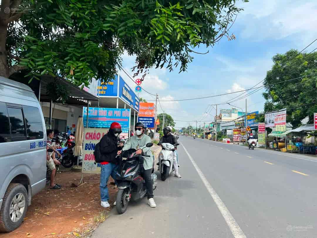 Chuyển nhượng lô đất 100m2 kế bên chợ mới Lộc An, đi cổng sân bay Long Thành 1.5 km, đất đẹp.