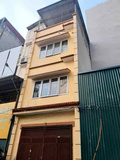 Cho thuê nhà 4 tầng mb 58m2 ở Nguyễn Văn Cừ, Long Biên, ô tô vào nhà