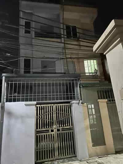 Chính chủ cho thuê nhà mới 3 tầng 1 tum Ngũ Hiệp, Thanh Trì, Hà Nội