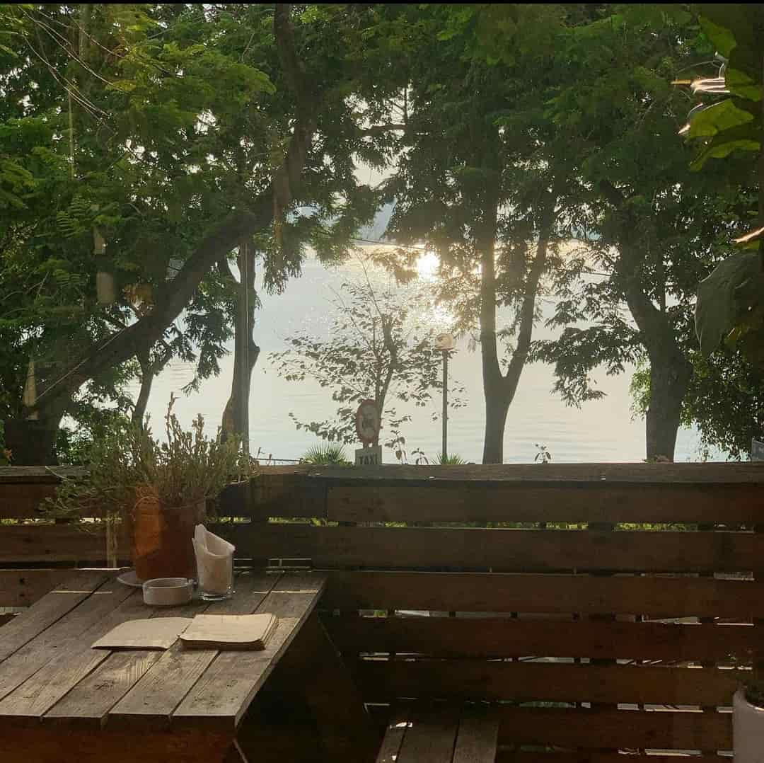Chính chủ sang nhượng quán cafe mặt tiền đường Thanh Niên view trực diện hồ Tây