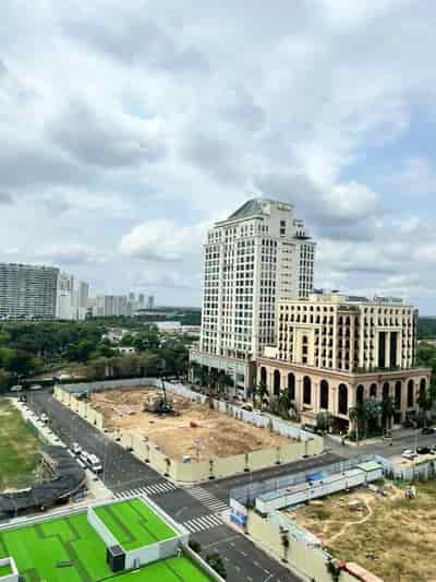 𝐋'𝐀𝐑𝐂𝐀𝐃𝐄 𝐏𝐇Ú 𝐌Ỹ 𝐇Ư𝐍𝐆 36 căn nhà phố 𝐃𝐔𝐘 𝐍𝐇Ấ𝐓 tại trung tâm tài chính quốc tế Phú Mỹ Hưng.