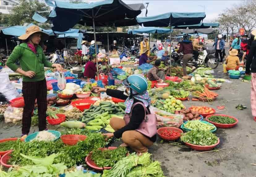 Bán đất ngay mặt tiền chợ Chơn Thành Bình Phước, diện tích 240m2, giá 720 triệu, sổ hồng riêng