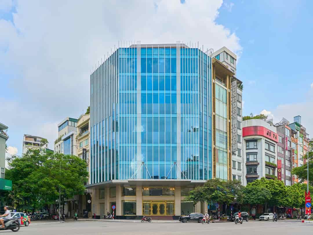 Cho thuê siêu phẩm nhà Hàm Nghi, 180m2, 8 tầng, thông sàn, đẹp, làm văn phòng, thẩm mỹ viện