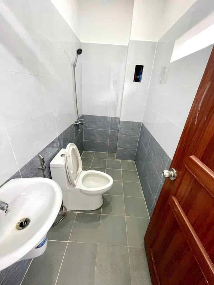 Bán nhà quận Phú Nhuận dưới 2 tỷ, 58m2, 3 phòng ngủ, 2wc giá 1 tỷ 150 tr đường Hồ Biểu Chánh