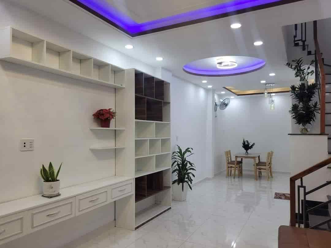 Cần tiền bán nhà 60m2 đường Nguyễn Thị Tần, Q8 gần chợ Rạch Ông , giá 975 triệu