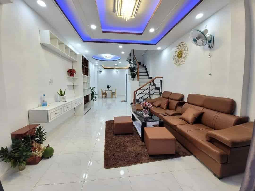 Cần tiền bán nhà 60m2 đường Nguyễn Thị Tần, Q8 gần chợ Rạch Ông , giá 975 triệu