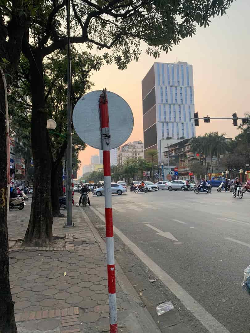 105m nhỉnh 18 tỷ mặt phố Hoàng Quốc Việt Cầu Giấy, vỉa hè đá bóng kinh doanh siêu đỉnh