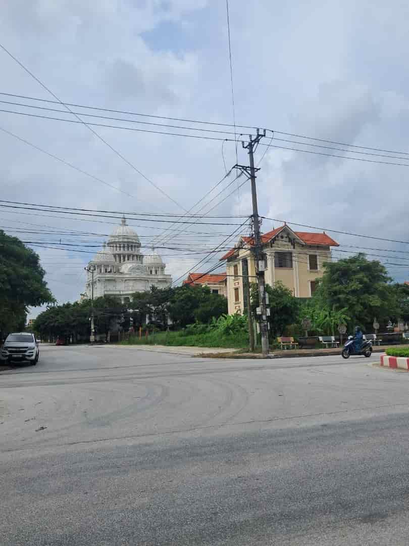 Chính chủ cần bán lô đất biệt thự Vip, 3 mặt tiền, 680m2 tại sân quảng trường TP.Ninh Bình