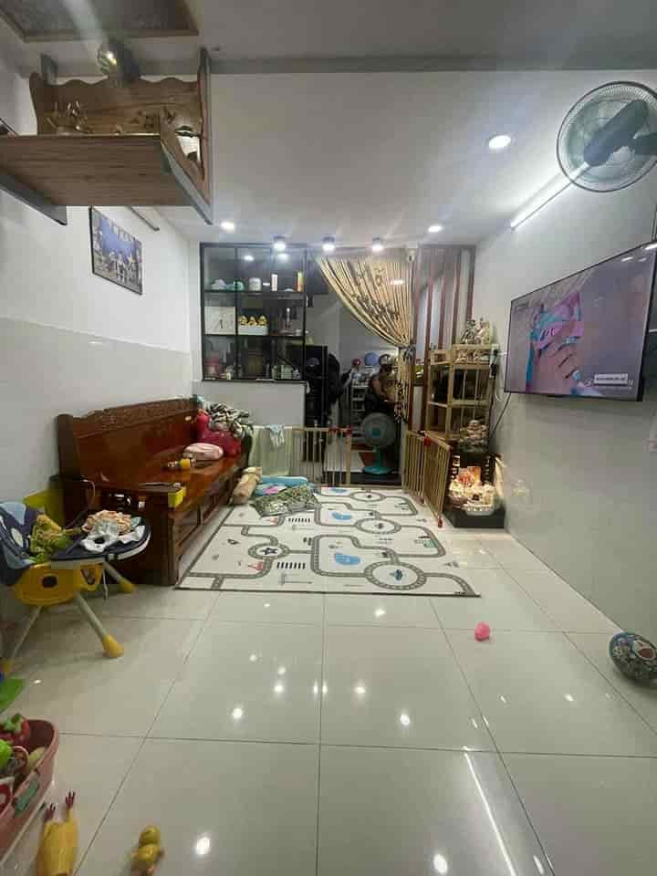 Cần bán nhà đường Nơ Trang Long Bình Thạnh, giá 1tỷ780, diện tích 78m2, sổ hồng riêng tặng lại nội thất