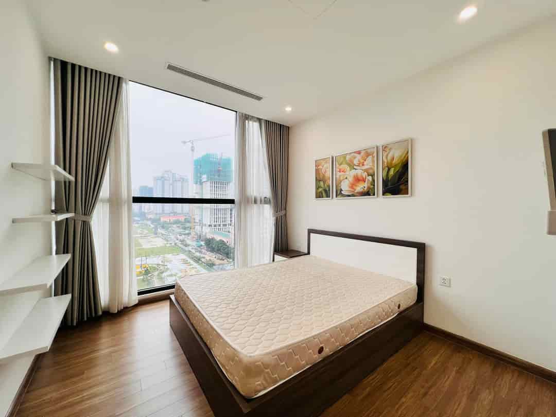 Căn hộ cao cấp, lô góc, 2 ban công, view hồ, Vinhome Sky Lake, 140m2, 17.2 tỷ