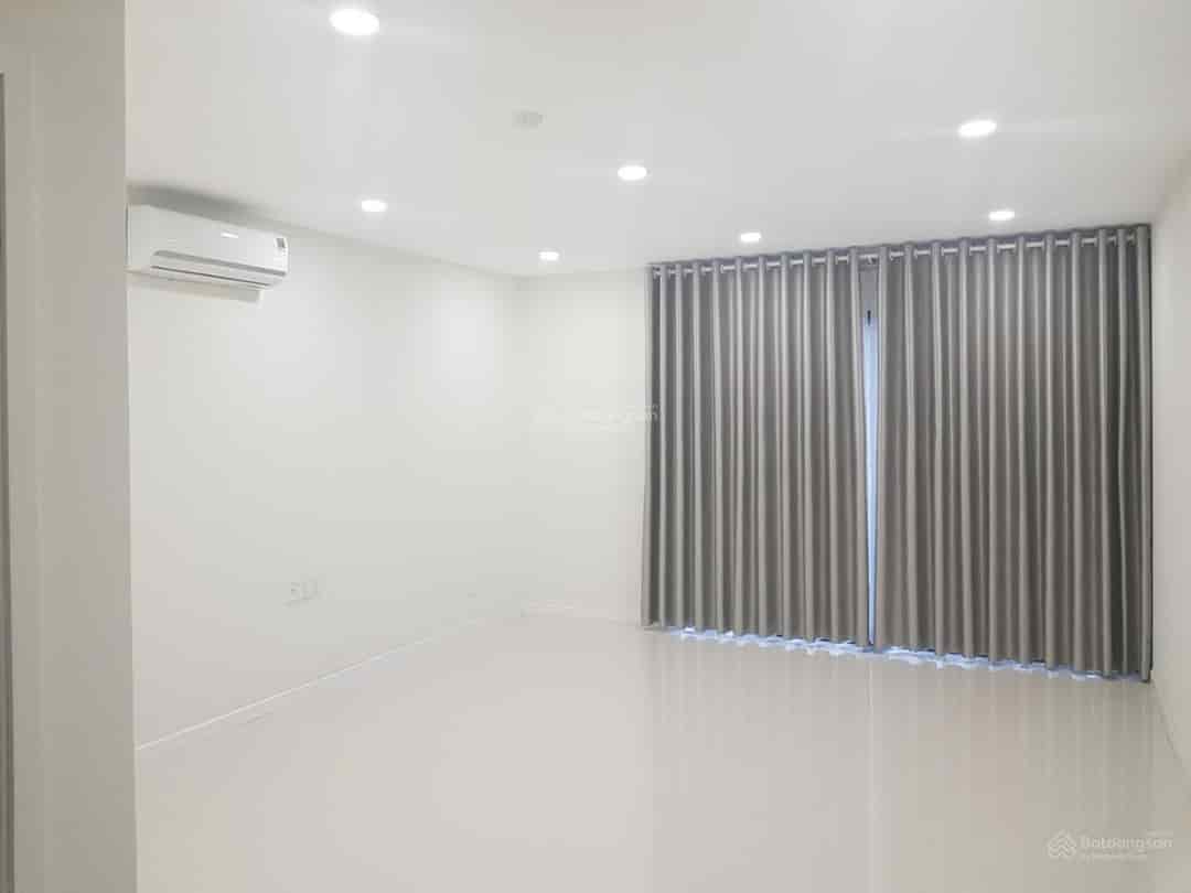 Bán căn officetel 37m2 nội thất cơ bản tại Lavida Plus Q7 đối diện SC Vivo City